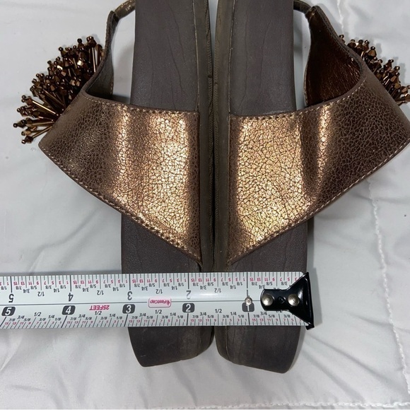 Bare Traps Size 7 Ginifer Beaded Flip Flop Sandals Brown Bronze - Picture 2 of 6